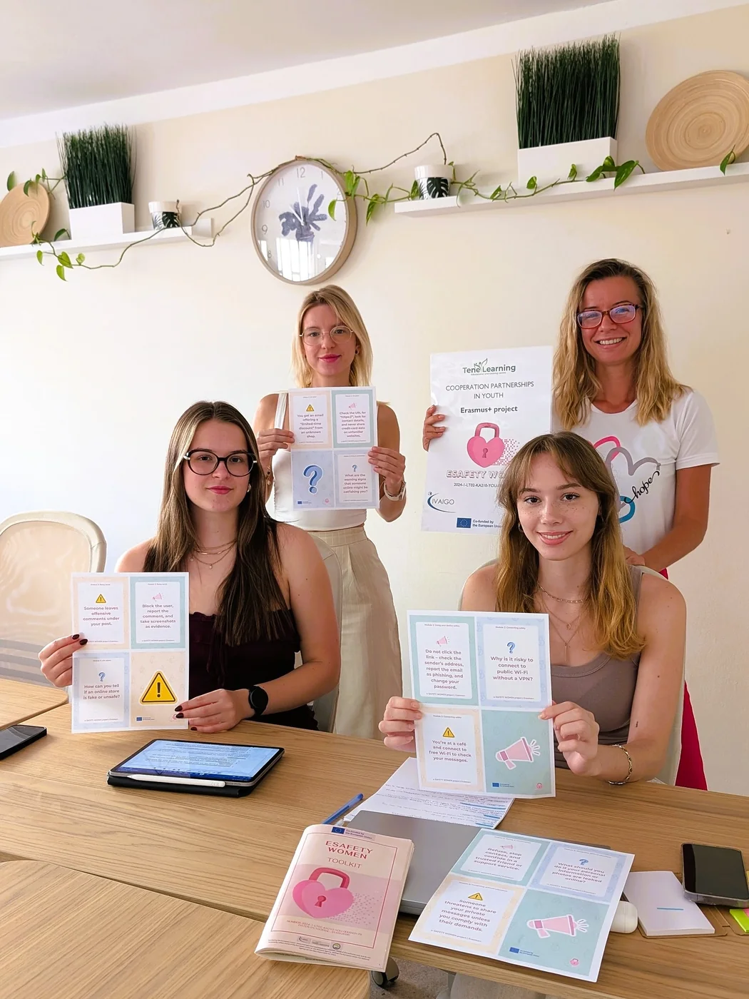 eSAFETY WOMEN — photo 2